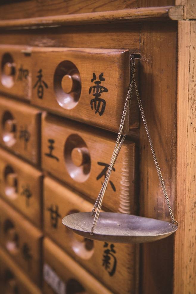 약저울과 약장 [국립민속박물관 제공. 재판매 및 DB 금지]