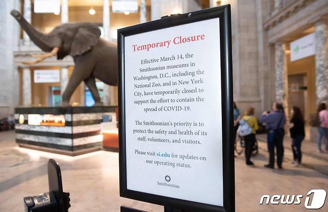 미국 수도 워싱턴D.C 소재 스미스소니언 자연사 박물관은 13일(현지시간) 코로나19 발발로 익일 잠정 폐쇄조치를 내렸다. 2021.03.13 © AFP=뉴스1