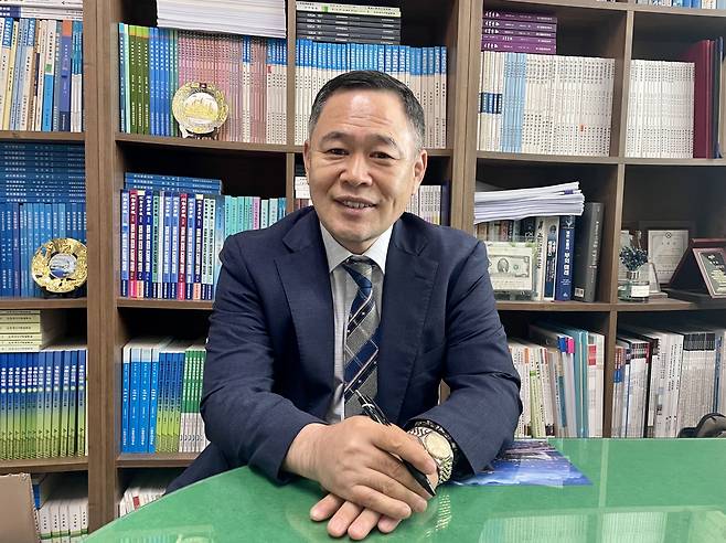 서진형 대한부동산학회장(경인여대 교수)은 지난 27일 헤럴드경제와의 인터뷰에서 “서울·수도권의 공급 부족이 풀리지 않고 있다. 연말까지는 우상향 기조가 이어질 것”이라면서도 “다만 서울과 지방간 양극화가 악화될 수 있으니 지방 시장을 눈여겨 보고 있는 투자자나 실수요자는 심사숙고해서 선택해야 한다”고 강조했다. [사진=김은희 기자]