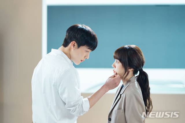 [서울=뉴시스] 드라마 '검색어를 입력하세요 WWW' 스틸. (사진=넷플릭스 제공) 2021.07.30 photo@newsis.com