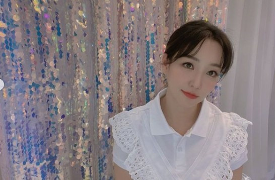 Actor Lee Yoo-ri has sparked admiration by revealing the current state of innocent beautiful looks.Lee Yoo-ri posted several photos on his Instagram on the 31st with an article called Lee Yoo-ri.Lee Yoo-ri in the photo poses in front of a bling-bling curtain.It is a white fashion that shows a lovely charm in a hairstyle tied together and reveals more beautiful looks.Lee Yoo-ri, who emits the charm of the goddess of the atmosphere deepened in the doll-like visuals, responded that the fans were a really pretty fairy, a twinkle, a brighter sister in the dark.Meanwhile, Lee Yoo-ri will meet fans through Channel A entertainment Legend Music Classroom - Lala Land.Lala Land will be broadcasted on August 10th as a music variety program in which performers with desire for songs gather to sing songs directly to Korean Legend singers.