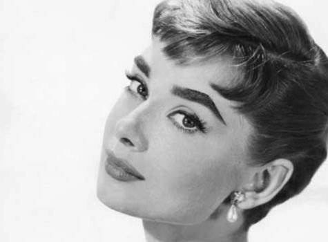 이토록 예쁜 숏컷. 오드리 헵번. 출처: https://www.short-haircut.com/10-audrey-hepburn-pixie-cuts.html