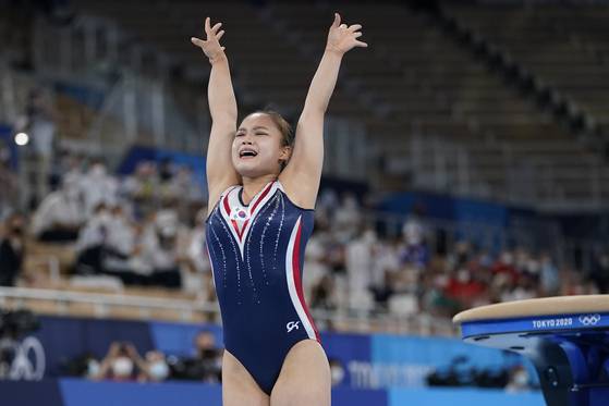 Korea's Yeo Seo-jeong performs on the vault during the artistic gymnastics women's apparatus final at the 2020 Summer Olympics on Sunday in Tokyo, Japan. [AP/YONHAP]