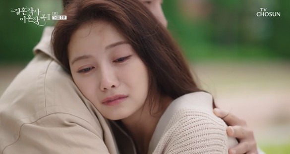 In TV Chosuns Marriage Writing Divorce Composition 2 broadcast on the 1st, there was a crisis in the relationship between Nam Hye-young and Park Hye-ryun (played by Jeon No-min).On this day, former lover Dongma (Boo Bae) was shaken when she saw Nam Gabin crying sadly before the performance, but Nam Gabin finished the performance until the end.After the performance, Dongma came to the waiting room with a bouquet of flowers, and Nam Gabin said, Its been a long time.Nam Gabin introduced Park Hye-ryun as a fan and told Dong-ma that Park Hye-ryun was a fiance.The next day, when he came to the house, worried about Nam Gabin, he found out that Gavin had heard about his parents obituary on the day of the performance.But did you finish the performance? Maybe you saw your parents souls. Garvin also showed tears in his arms.Meanwhile, Lee Ga-ryung showed a cool farewell to Sung Hoon.When I was born, I asked him to show me when I was born, said Bu Hye-ryong to his parents-in-law, Panmunho (Kim Eung-soo) and So Ye-jung (Lee Jong-nam).I am not my father-in-law, but I can think like my mother-in-law and my father-in-law and stop by once, said Buhye-ryong.But Bu Hye-ryong had another heart: Bu Hye-ryong, who found out that Seo-ban (Moon Seong-ho) was the eldest son of Chaebol, began to dream of remarriage with Seo-ban.After saying goodbye to the judge, Hye-ryong, who fixed the makeup again, called the western.Hye-ryong, who faced the western half, told his reality that he wanted to be comforted by his sweet taste.He said that his husband had an affair with another woman and responded to the request for a duty, saying that he was sad and sick and said he was in a duty.If you meet a better opponent, you will heal. It may be much better like the word Do not get a bird.I thought it would be a thrilling revenge to marry the firstborn Chaebol of unmarried people.Buhye-ryong, who approached the western half a little and revealed his ambition, did not tell that Safi Young had become a divorce and showed a check.On the other hand, on the same day, Safi Young and the West half were together in the concert hall of Namgabin, and Shin Yushin, who was with Ami, witnessed and showed jealousy.