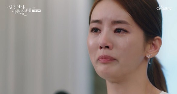 In TV Chosuns Marriage Writing Divorce Composition 2 broadcast on the 1st, there was a crisis in the relationship between Nam Hye-young and Park Hye-ryun (played by Jeon No-min).On this day, former lover Dongma (Boo Bae) was shaken when she saw Nam Gabin crying sadly before the performance, but Nam Gabin finished the performance until the end.After the performance, Dongma came to the waiting room with a bouquet of flowers, and Nam Gabin said, Its been a long time.Nam Gabin introduced Park Hye-ryun as a fan and told Dong-ma that Park Hye-ryun was a fiance.The next day, when he came to the house, worried about Nam Gabin, he found out that Gavin had heard about his parents obituary on the day of the performance.But did you finish the performance? Maybe you saw your parents souls. Garvin also showed tears in his arms.Meanwhile, Lee Ga-ryung showed a cool farewell to Sung Hoon.When I was born, I asked him to show me when I was born, said Bu Hye-ryong to his parents-in-law, Panmunho (Kim Eung-soo) and So Ye-jung (Lee Jong-nam).I am not my father-in-law, but I can think like my mother-in-law and my father-in-law and stop by once, said Buhye-ryong.But Bu Hye-ryong had another heart: Bu Hye-ryong, who found out that Seo-ban (Moon Seong-ho) was the eldest son of Chaebol, began to dream of remarriage with Seo-ban.After saying goodbye to the judge, Hye-ryong, who fixed the makeup again, called the western.Hye-ryong, who faced the western half, told his reality that he wanted to be comforted by his sweet taste.He said that his husband had an affair with another woman and responded to the request for a duty, saying that he was sad and sick and said he was in a duty.If you meet a better opponent, you will heal. It may be much better like the word Do not get a bird.I thought it would be a thrilling revenge to marry the firstborn Chaebol of unmarried people.Buhye-ryong, who approached the western half a little and revealed his ambition, did not tell that Safi Young had become a divorce and showed a check.On the other hand, on the same day, Safi Young and the West half were together in the concert hall of Namgabin, and Shin Yushin, who was with Ami, witnessed and showed jealousy.