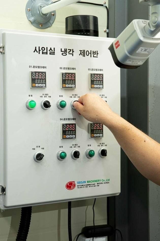 △ 온도 제어 탱크가 저온을 일정하게 유지해 싱그러운 참외와 멜론의 달콤한 과육 풍미를 느낄 수 있다.