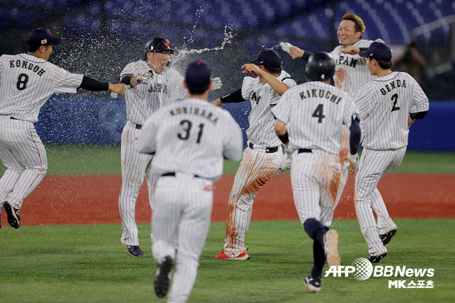 일본 야구대표팀이 2일 일본 요코하마스타디움에서 열린 2020 도쿄올림픽 녹아웃 스테이지 2라운드에서 미국을 꺾고 준결승에 진출했다. 사진(일본 요코하마)=AFPBBNEWS=NEWS1
