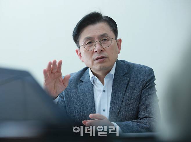 황교안 전 미래통합당 대표가 지난달 30일 서울 여의도캠프에서 이데일리와 인터뷰를 하고 있다. (사진=노진환 기자)
