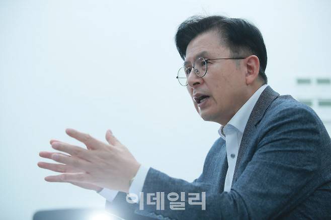 황교안 전 미래통합당 대표가 지난달 30일 서울 여의도캠프에서 이데일리와 인터뷰를 하고 있다. (사진=노진환 기자)