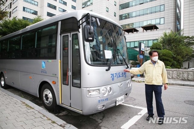 동안보건소 임시선별검사소 앞에 배치된 '의료진 회복 차량'