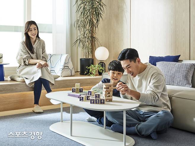 종합 인테리어 전문 기업인 한샘은 ‘힐링’ 공간 부문 경쟁력을 강화해 나가고 있다. 사진은 초등자녀 3인가족을 위한 99㎡ 모델하우스의 거실이다.