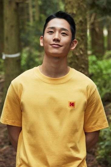 단순한 디자인에 로고를 강조하는 패션이 주목받으면서 로고 자체의 감성으로 승부하는 라이선스 브랜드가 인기를 끌었다. 사진 코닥어패럴