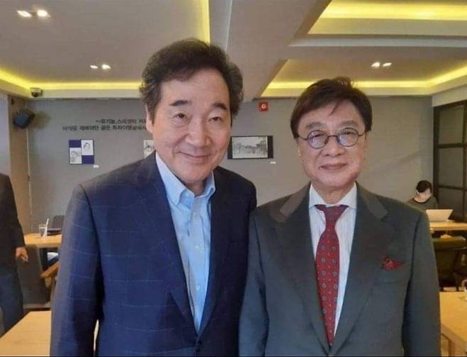 - 이낙연 민주당 대선 경선 후보가 최성해(오른쪽) 전 동양대 총장과 같이 찍은 사진. 출처:정운현 페이스북