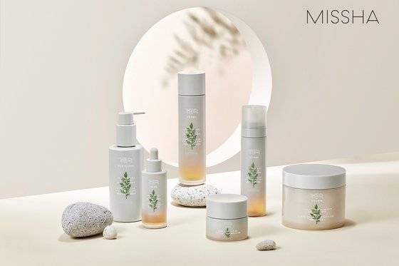 미샤가 개똥쑥 라인 100만개 판매를 기념해 업그레이드 출시했다