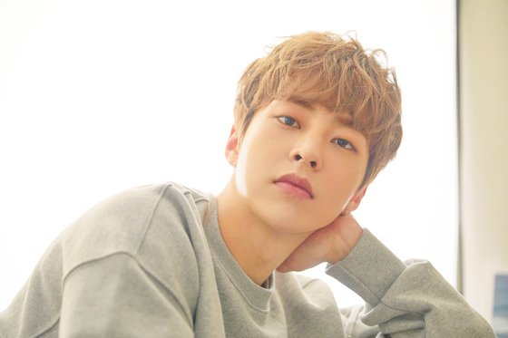 Group EXO member Xiumin confirmed positive test for Corona 19.According to officials on Monday, Xiumin was treated after being tested positive in the Corona 19 test.Xiumin will thus suspend all schedules for the time being; its agency SM will soon be in position.