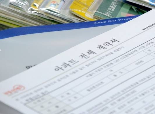 임차인의 대항력은 전입신고 다음날 0시에 진행된다는 점을 노려, 임대인이 임차인의 전입신고 당일에 소유권이전거래를 진행하는 전세사기가 급증하고 있다. [사진=뉴시스]