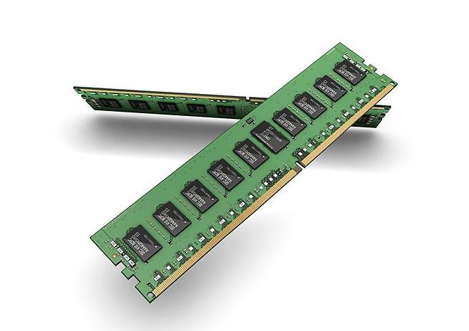 데스크톱 컴퓨터용 DDR4 메모리. 출처=삼성전자