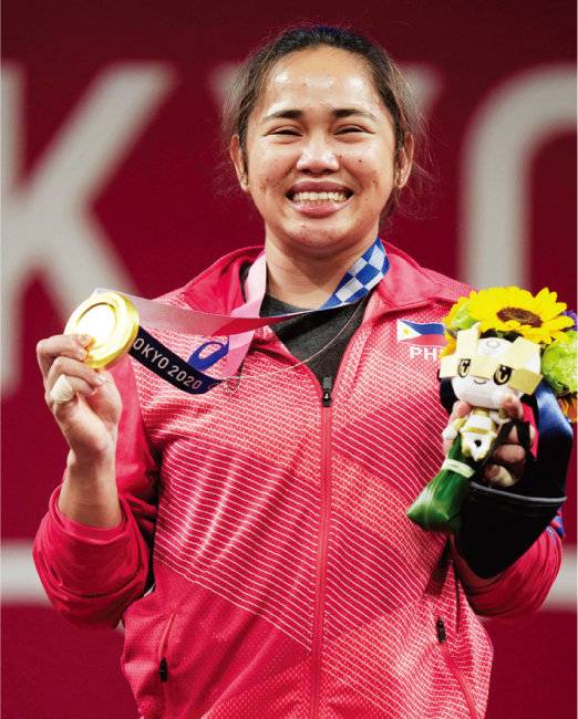필리핀에 첫 금메달을 선사한 여자 역도 55kg급 우승자 하이달린 디아스. [뉴시스]