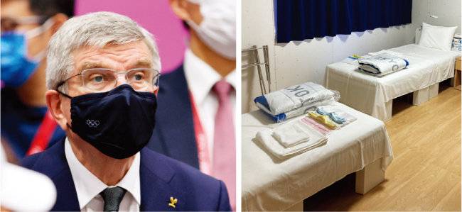 1박에 2600만 원 넘는 호텔 스위트룸에 머문 토마스 바흐 IOC 위원장(왼쪽). 골판지 침대에서 자야 했던 선수들과 엄청난 대조를 이뤘다. [뉴시스]