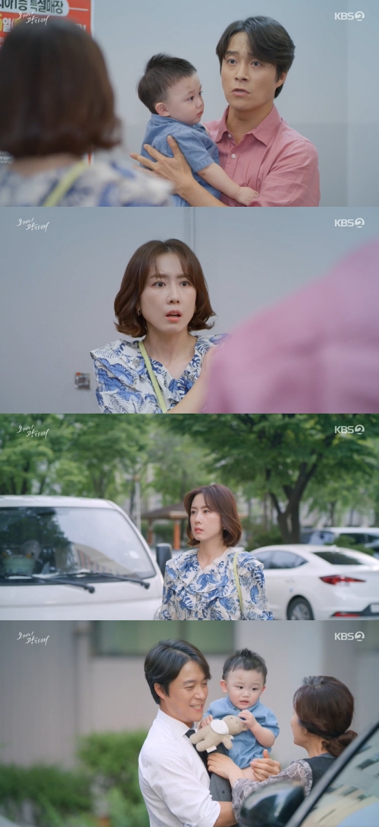 In the 38th KBS 2TV weekend drama OK Photon broadcasted on the 7th, Lee gang-nam (Hong Eun Hee) was portrayed as feeling sad for Choi Dae-chul.On this day, Lee gwang-nam dragged Stroller and the door closed, and he was put between the doors. The bowels were worried about son and hugged him in his arms.Then what if he gets hurt? How dangerous is it? Lee gwang-nam said, The child would not have been hurt, and Bae said, I was surprised.Also, Lee gwang-nam called Jipungnyeon (Lee Sang-sook) and Lee gwang-nam asked if he wanted to eat, and Jipungnyeon said, Eat alone.We are here to see my mother now. Later, Lee gwang-nam felt alienated when he saw a bowel and a windbreak coming out of the car in front of his house.Photo = KBS Broadcasting Screen