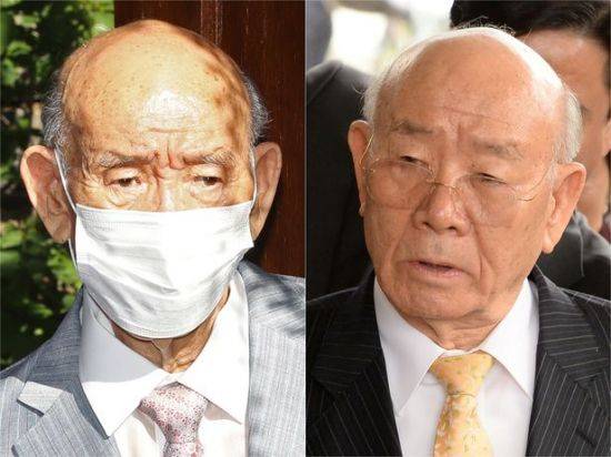 9일 항소심 재판 출석을 위해 서울 연희동 자택을 나서는 전두환 전 대통령(왼쪽)과 지난 2019년 3월11일 광주지방법원에 들어서는 전두환 모습 비교. /사진=연합뉴스