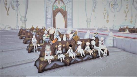 게임 속 식장 안에 들어가니 하객석에 다들 자리를 잡고 앉아 있다. 흥미진진한 현실감에 모니터를 보다가 혼자 웃음이 터졌다. 사진은 언약식 장면.