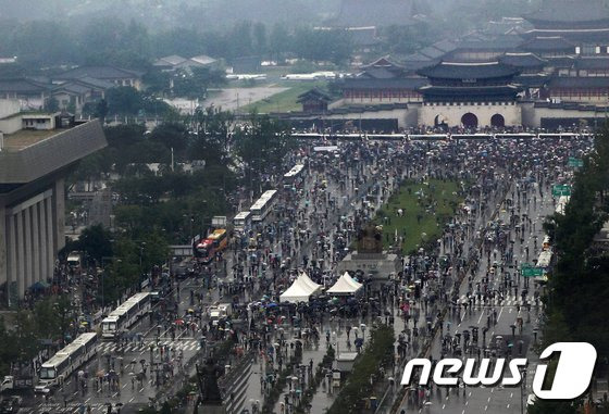 지난해 8.15 광복절에 서울 종로구 광화문광장 일대에서 집회를 벌인 보수 단체들 /사진=뉴스1