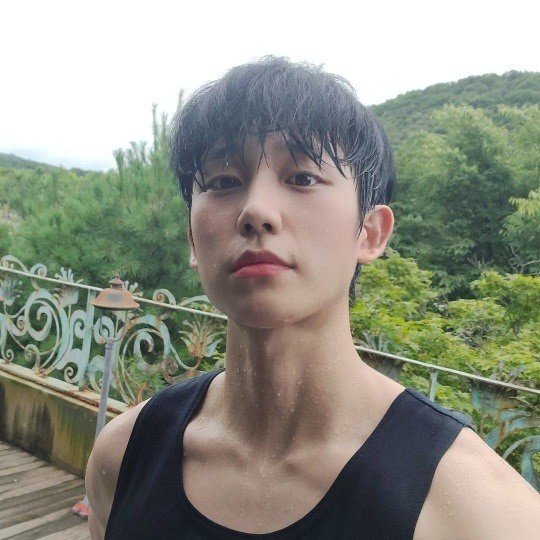 Jung Hae In posted on his Instagram on the 10th, Today a year ago. DP.The photo, which was released together, shows Jung Hae In staring at the camera with a sweaty sweat wearing a black sleeveless The.The neat eyes, the sharp nose, and the shoulders that felt strongness added masculinity and made the woman feel excited.Meanwhile, Jung Hae In is set to unveil the Netflix series D.P. D.P. in a group of military breakaway arrests that catch deserters (D.P.)It is a story that confronts the reality that Junho and Ho-yeol have not known before, chasing those who have various stories.