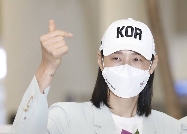 도쿄올림픽 여자배구 김연경이 9일 인천국제공항 2터미널을 통해 귀국, 포즈를 취하고 있다. 인천공항=뉴시스