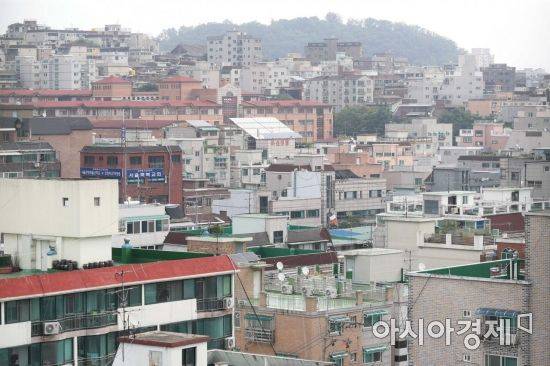 빌라 거래량이 늘고 있는 11일 서울 양천구 한 건물에서 바라본 빌라촌 모습. /문호남 기자 munonam@