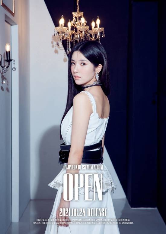 Kwon Eun-bi, a native of IZ*ONE, fired a Solo debut signal.On the afternoon of the 11th, the agency Ullim Entertainment released Kwon Eun-bis first Solo mini album concept photo on the official website.Kwon Eun-bi was surrounded by white flowers. He matched his white look with silver accessories. His deep eyes and good-looking expression were outstanding.Kwon Eun-bi is the first IZ*ONE member to debut as a Solo singer after the breakup.I am looking forward to seeing her new look.Kwon Eun-bi led the team as IZ*ONEs eldest sister and leader; she was loved by global fans for her outstanding singing skills, charismatic performances and lovely visuals.Meanwhile, Kwon Eun-bi will release a new report on the 24th.