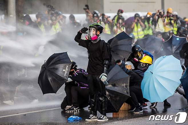 지난 2019년 홍콩 시민들이 우산을 들고 민주화 시위를 벌였다. © AFP=뉴스1 © News1 정윤영 기자