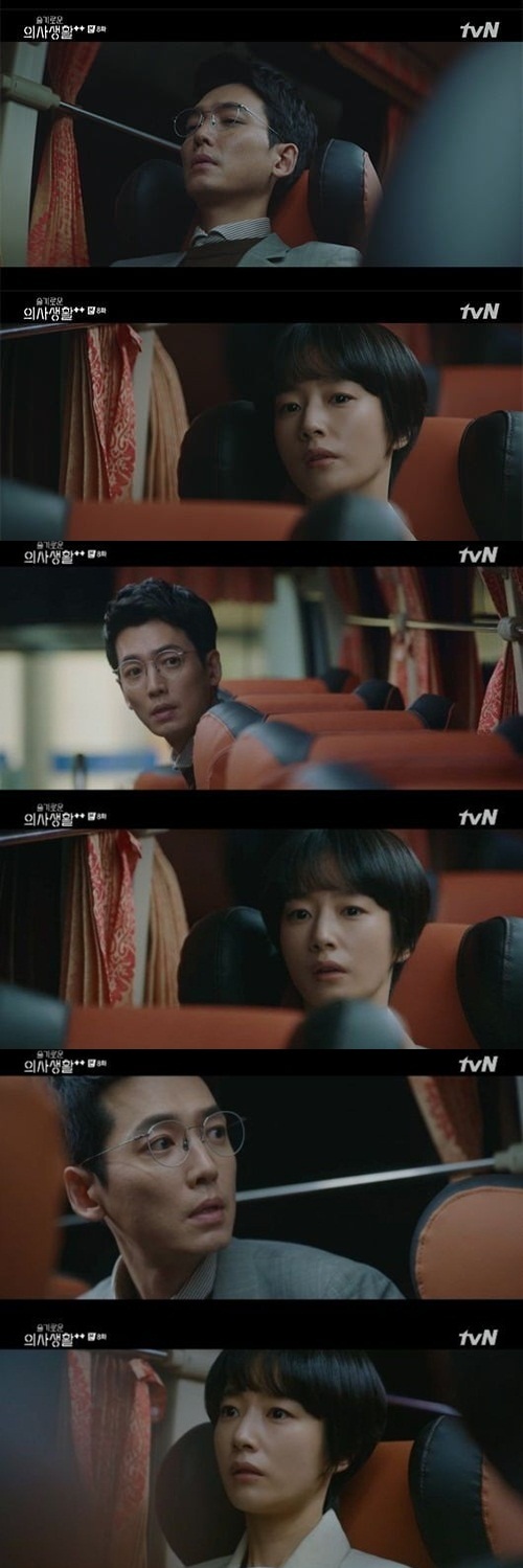 [서울=뉴시스] tvN '슬기로운 의사생활 시즌2' 리뷰 (사진= tvN '슬기로운 의사생활 시즌2' 방송 화면).2021.08.13.photo@newsis.com