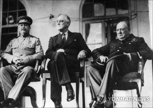 1943년 테헤란 회담에 참석한 스탈린, 루스벨트, 처칠(왼쪽부터) [AFP=연합뉴스 자료사진]