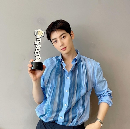 Group Astro member Cha Eun-woo has certified the top trophies of Music Broadcasting.On the 14th, Cha Eun-woo posted several photos of his Instagram, showing impressive facial expressions and trophy-shaped emoticons.In the uploaded photos, he was delighted with the MBC Show! Music Center trophy.Cha Eun-woo is showing off her unique visuals in a blue-toned costume with a refreshing beauty, which she cherishes the trophy and reveals her happy heart.Especially, the flawless skin and distinctive features prove to be large idol.Astro, which Cha Eun-woo belongs to on this day, appeared on MBC Show! Music Center.They won the first trophy with the mini 8th album SWITCH ON title song After Midnight.Cha Eun-woo has been in charge of drinking MC for the time being, and Astro has also shown a desire to call it number one.Astro has been ranked # 1 on the terrestrial TV since its debut on KBS 2TV Music Bank on the 13th.Meanwhile, Cha Eun-woo continues his active career with Shinbo.