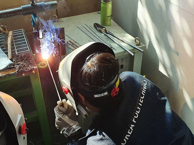 용접 실습하는 모습. /본인 제공