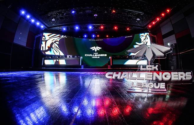 LCK CL 경기장 무대(사진=한국e스포츠협회 제공).