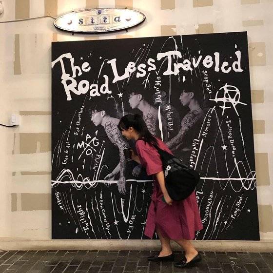 전시 '노크노크'의 기획자이자 맹그로브의 마케터인 손꼽힌. [사진 황지혜]