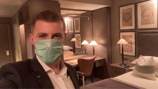 영국의 한 대학생이 아프가니스탄으로 휴가를 여행을 떠났다가 이슬람 무장단체 탈레반이 아프간을 장악하면서 수도 카불에 갇혔다./사진=마일스 로틀리지 페이스북 캡처.