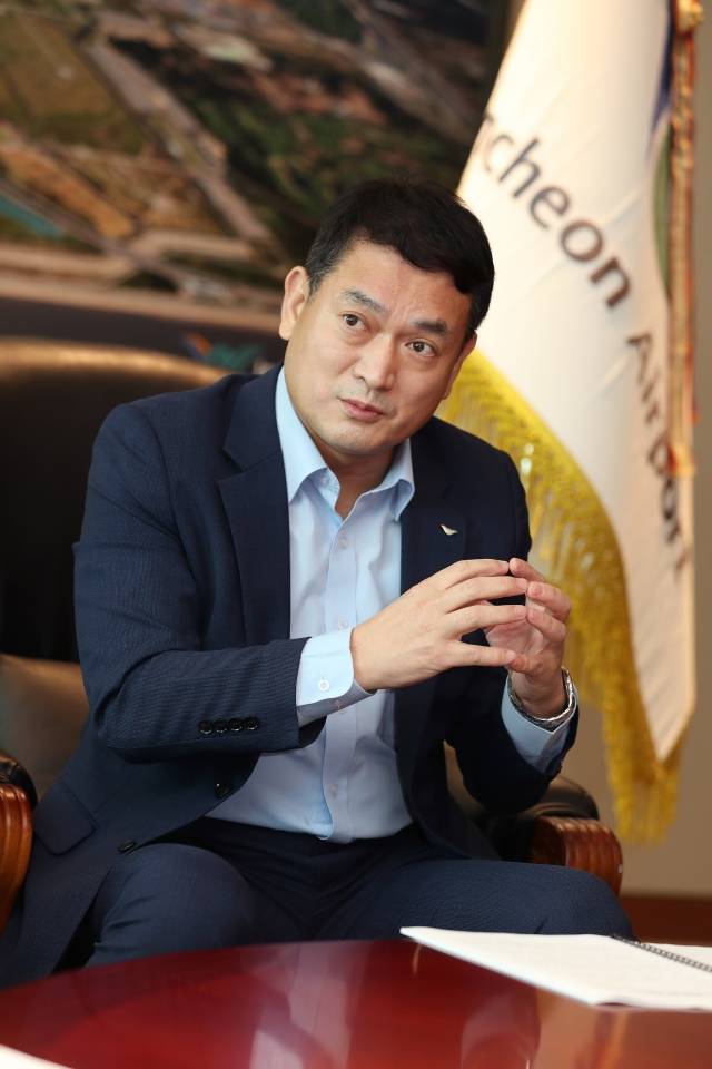 김경욱 인천국제공항공사 사장이 지난 17일 진행된 인터뷰에서 질문에 답변하고 있다. 인천공항 제공