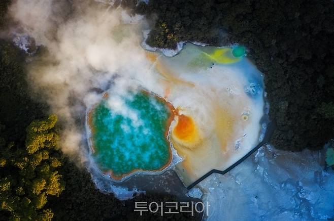 로토루아의 와이오타푸 지열지대(Wai-O-Tapu Thermal Park) ⓒNavaneeth Unnikrishnan