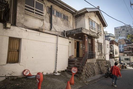 서울 중구 회현동에 남아있는 일본식 2층 주택. 전민규 기자