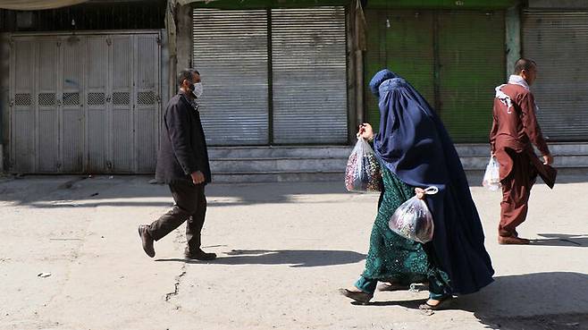 부르카를 입은 아프간 여성들 (사진=게티이미지코리아)