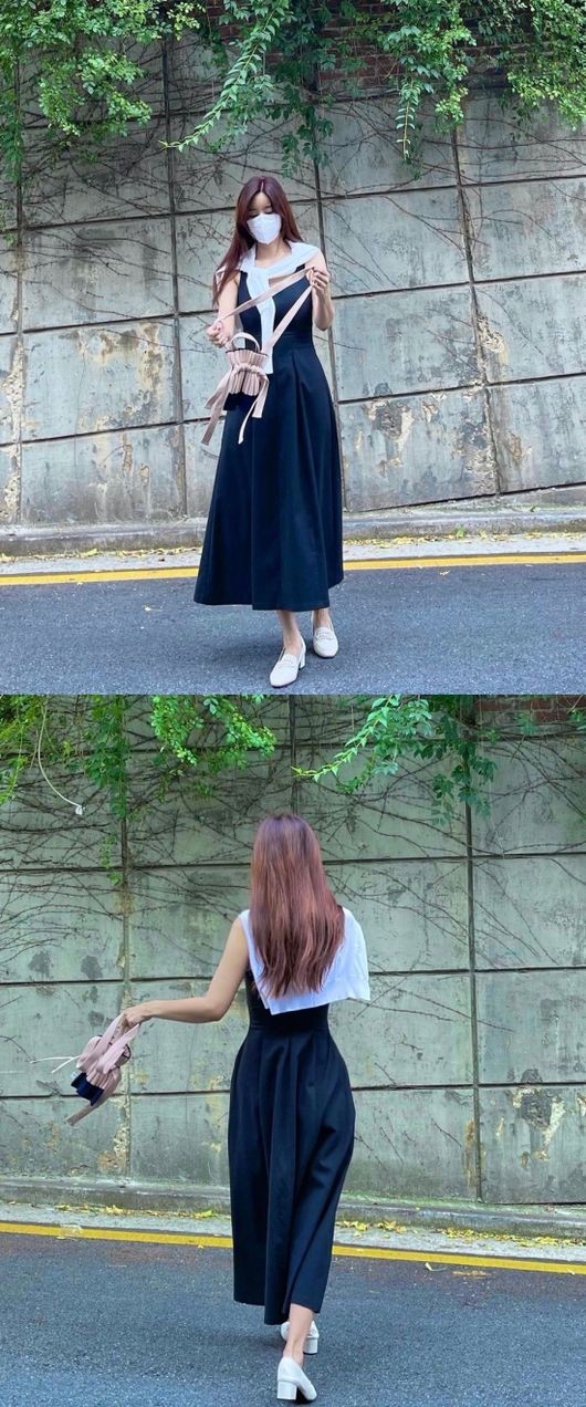 Actor Park Sol-mi has unveiled a look of a femininity overflowing.Park Sol-mi posted several photos on his personal instagram on the 20th, along with an article entitled I finished my youngest back and went to the stationery with the first and prepared for the second semester.Park Sol-mi in the public photo is taking a photo of the road certification after returning from his second daughters attendance.Park Sol-mi showed off her elegance yet feminine visuals while wearing a sleeveless long dress around a cardigan.Park Sol-mi, who is so tall and thin and superior in any costume, added, I can eat rice once more today. He also boasted of his reversal story diet and laughed.Meanwhile, Park Sol-mi marriages Actor Han Jae-suk in 2013 and has two daughters.park sol-mi SNS