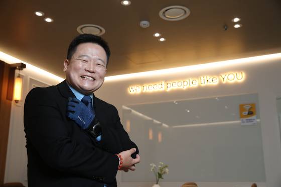 대구에서 5시간을 운전해 기자를 만나러 온 김경태씨는