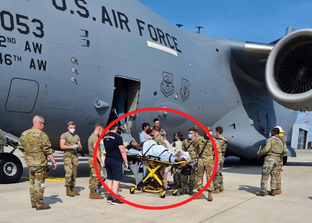 21일 미 공군 항공기동군단(AMC)은 공식 트위터를 통해 미 공군 수송기 C-17을 타고 아프가니스탄 카불에서 탈출한 임산부가 독일 람슈타인 미 공군기지 착륙 직후 수송기 안에서 출산했다고 전했다./사진=미 공군 항공기동군단(AMC) 제공