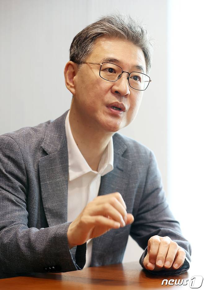 이채원 라이프자산운용 의장이 12일 서울 영등포구 라이프자산운용 사무실에서 뉴스1과 인터뷰를 하고 있다. 2021.8.12/뉴스1 © News1 조태형 기자