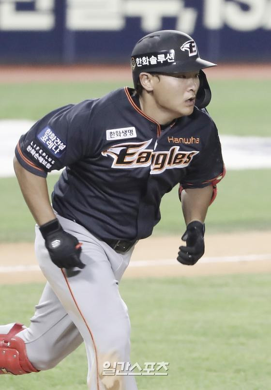 2021프로야구 KBO 퓨처스리그 LG트윈스와 한화이글스의 경기가 30일 오후 서울 잠실야구장에서 열렸다. 7회초 2사 김태연이 내야땅볼을 치고 1루로 달려가고 있다. 잠실=김민규 기자