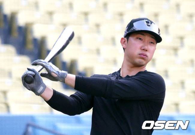 [OSEN=LA, 이사부 통신원]경기에 앞서 피츠버그 박효준이 훈련을 하고 있다. /lsboo@osen.co.kr