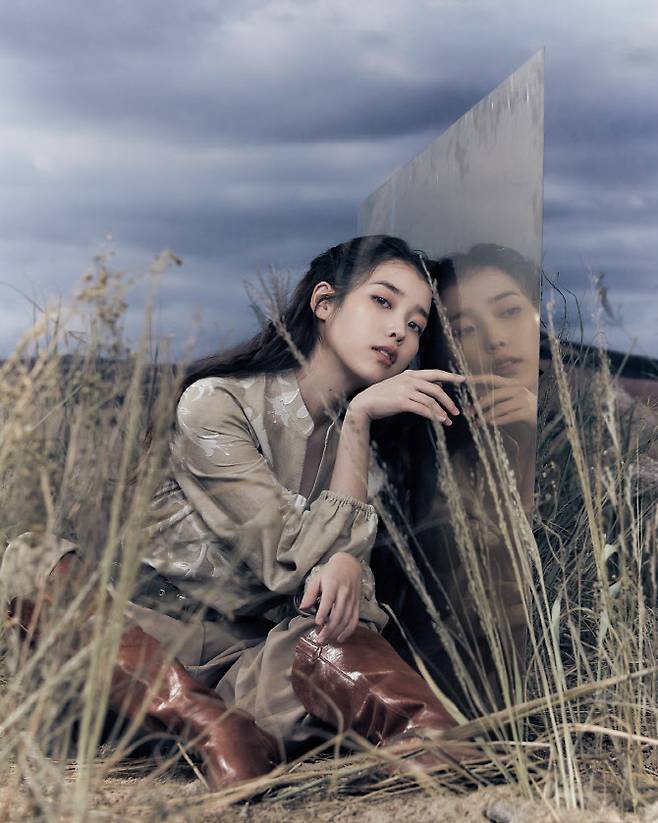 아이유(사진=웨이브)